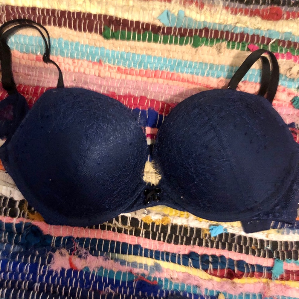Victoria’s Secret bombshell bra